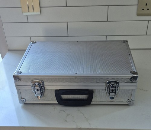 Aluminium lockable flight case - lockable,
