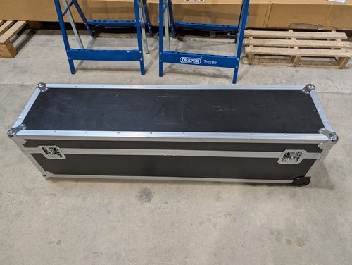 Flight case wheels - case, on