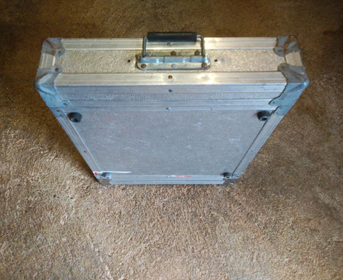 Flight case width - 19",